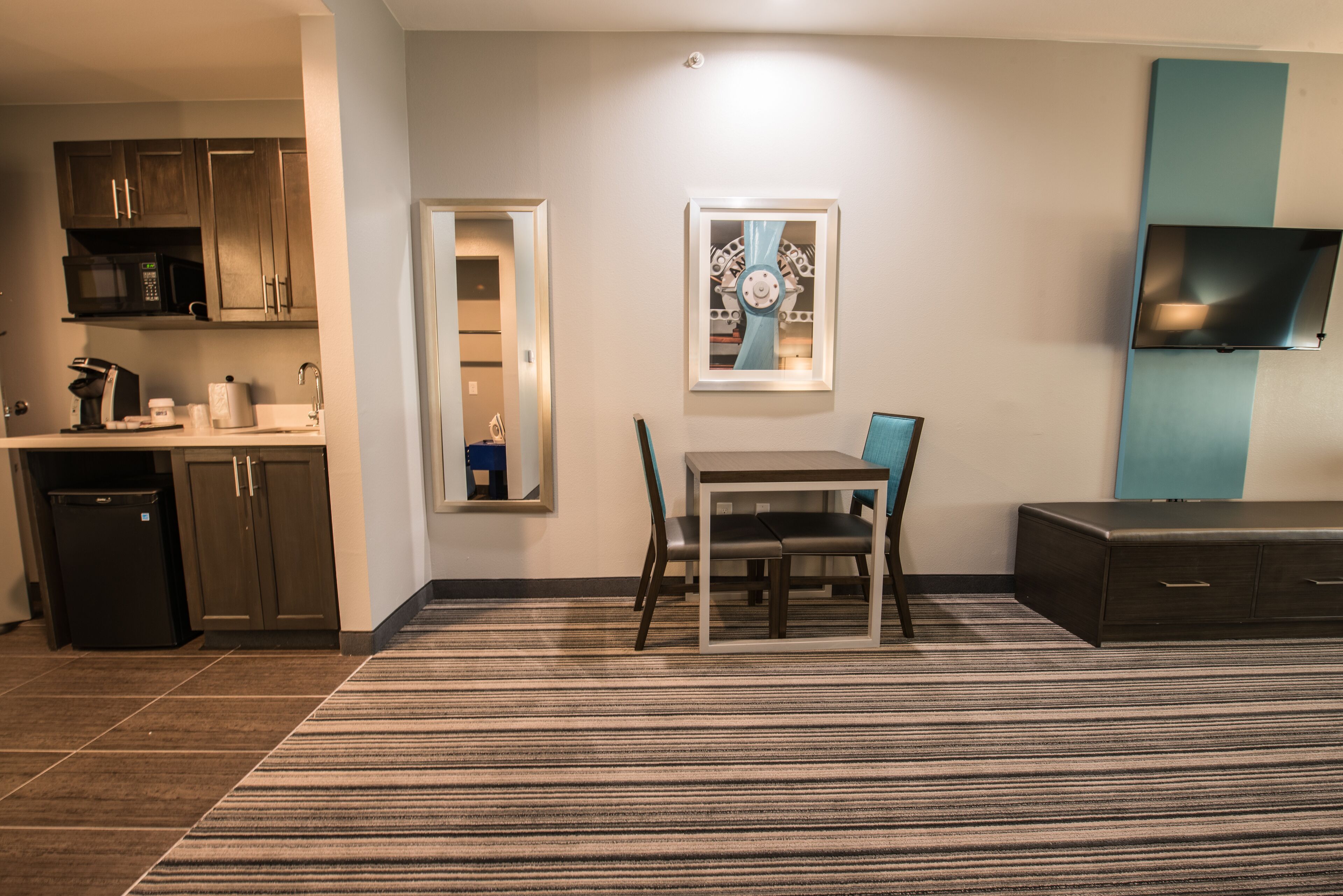 Photo - Holiday Inn Express & Suites Houston   Hobby Airport Area, An Ihg