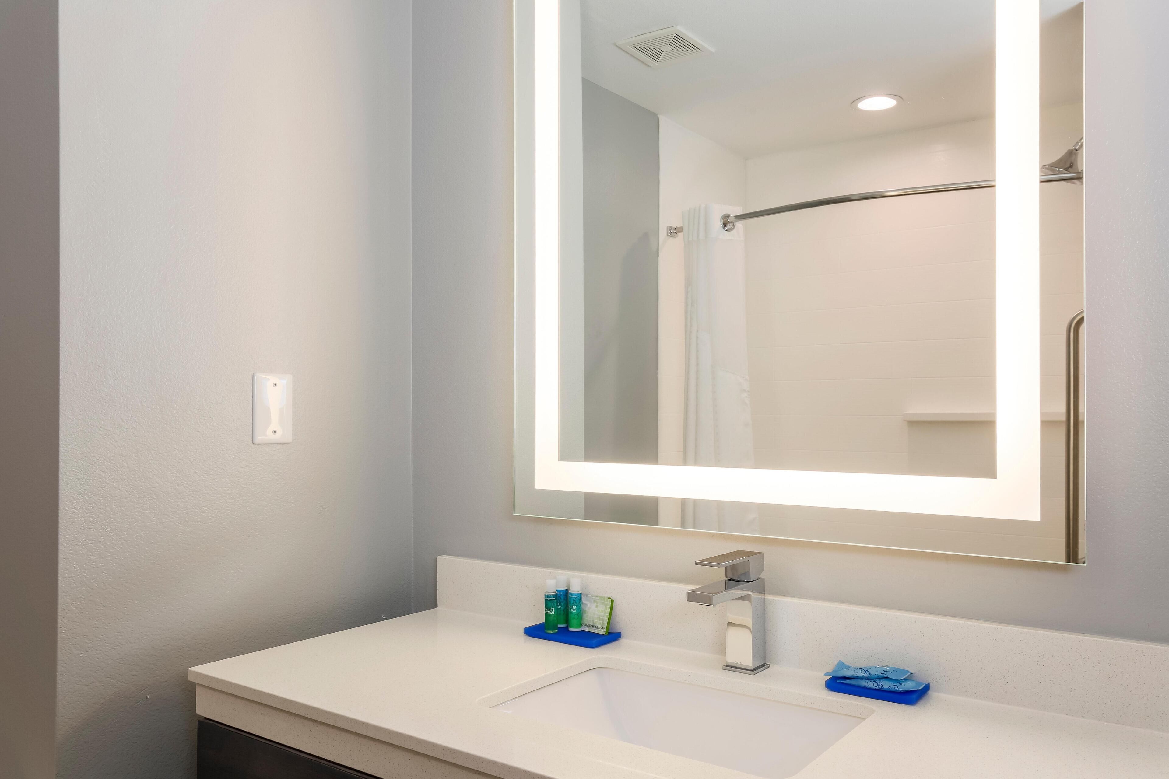 Bathroom | Free toiletries, hair dryer, towels