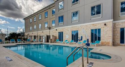 Holiday Inn Express & Suites Gatesville - N. Ft Hood, an IHG Hotel