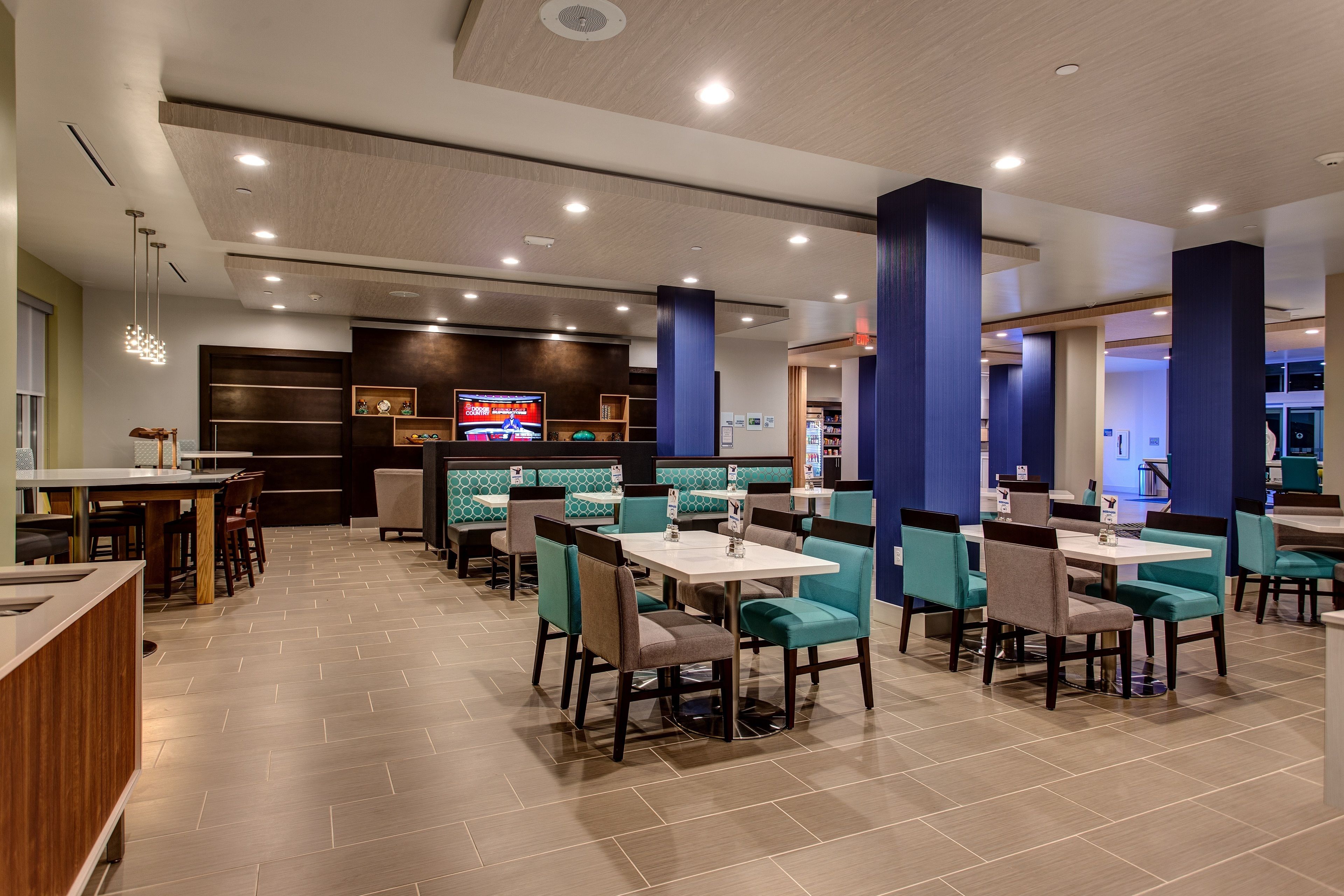 free daily full breakfast