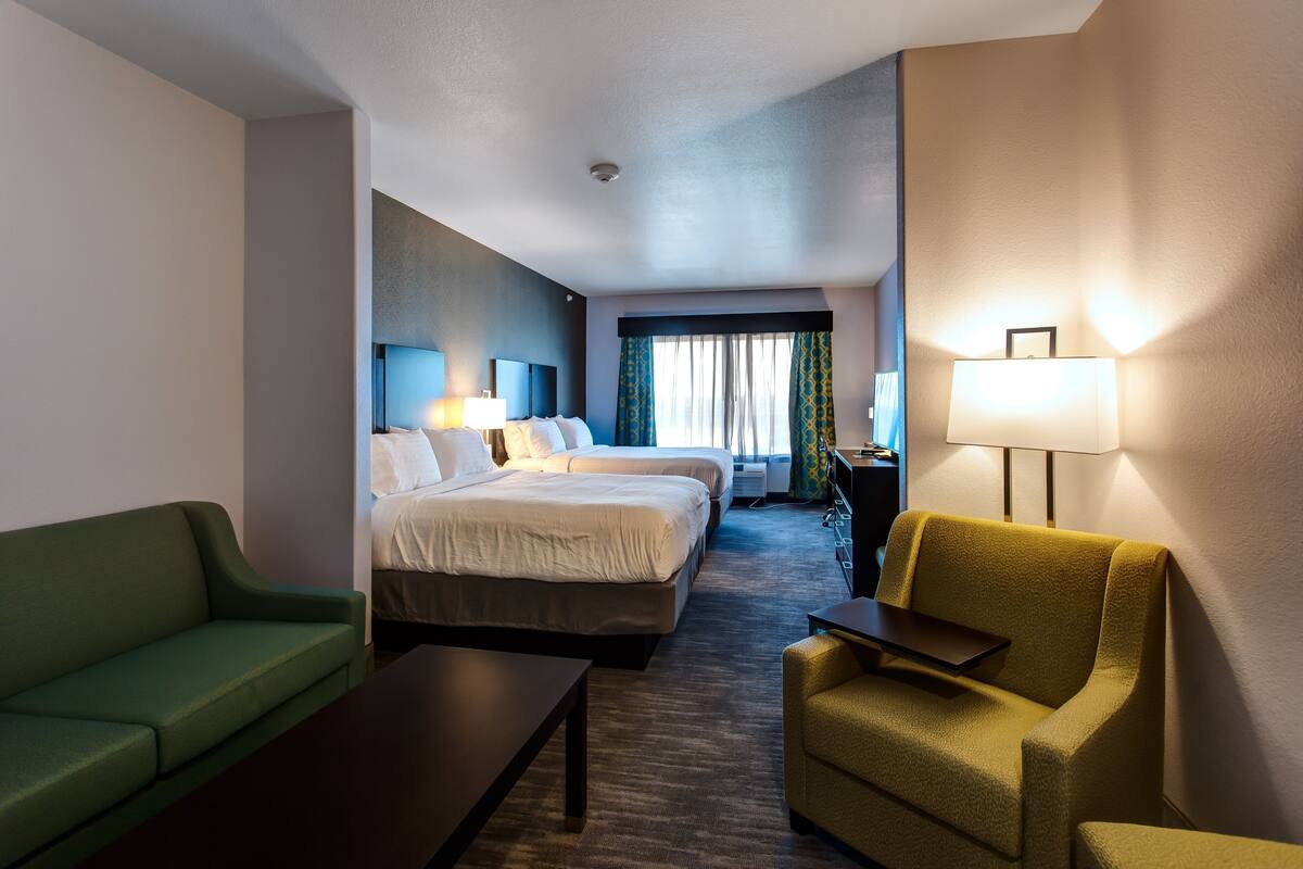 Egyptian cotton sheets, premium bedding, down duvets, in-room safe