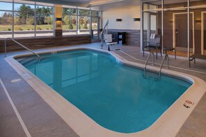 Una piscina cubierta