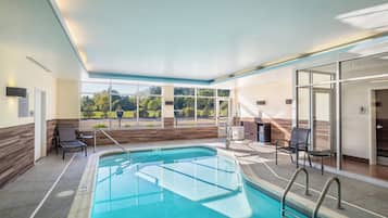 Una piscina cubierta