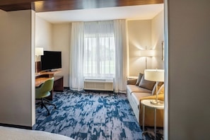 Desk, iron/ironing board, free WiFi, alarm clocks - Fairfield Inn and Suites by Marriott Akron Stow (Stow)
