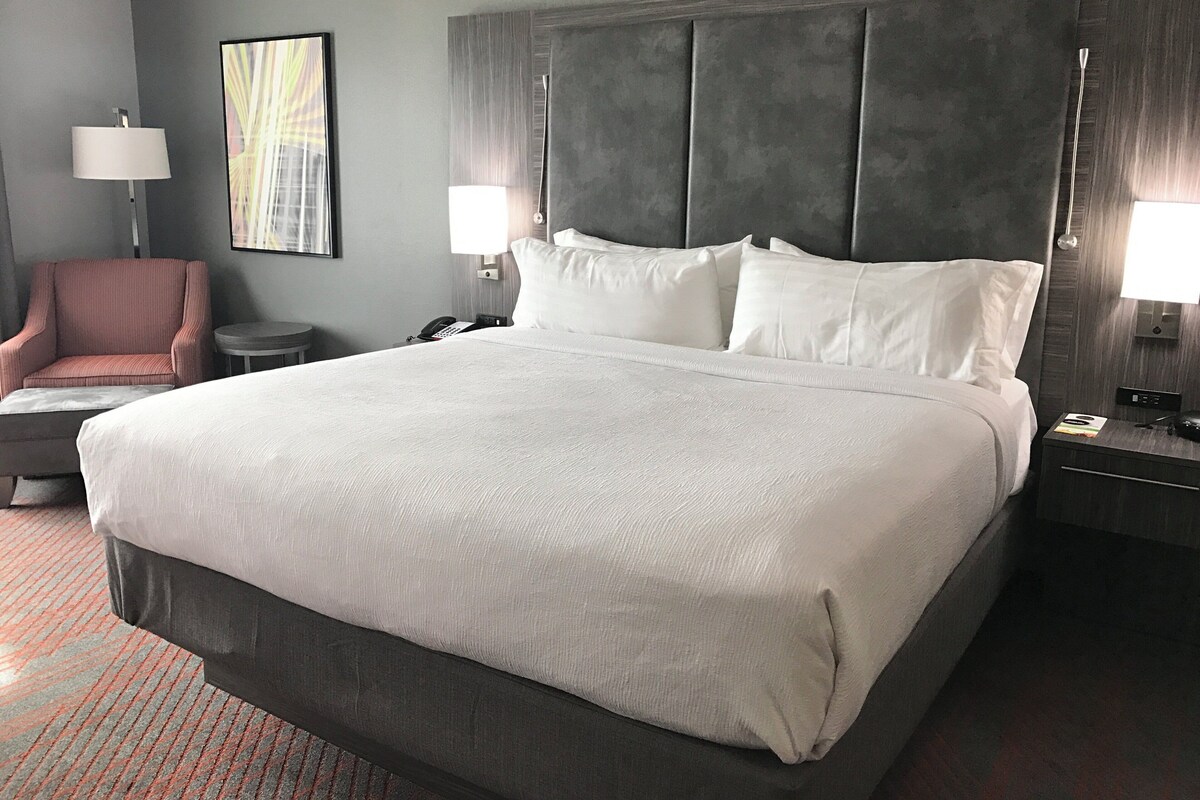 Premium bedding, down duvets, pillow-top beds, desk