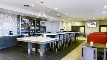 Con servicio de desayunos, cenas y happy hour