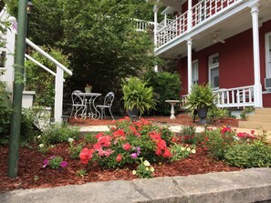 Front of property - Elmwood House (Eureka Springs)