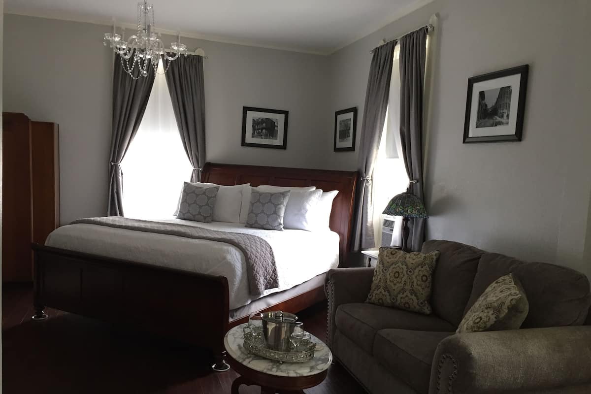 Onyx Springs Suite