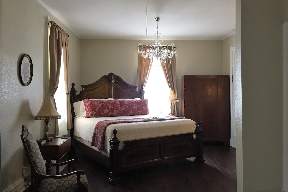 Harding Spring Suite