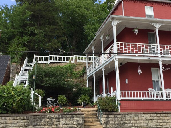 ด้านหน้าที่พัก