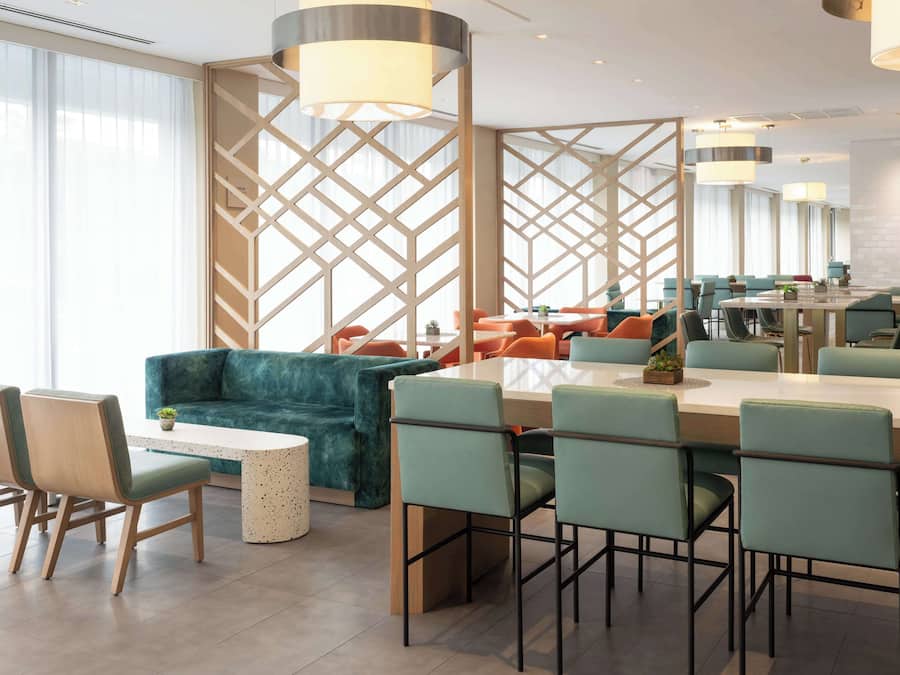 Breakfast and dinner served, local and international cuisine