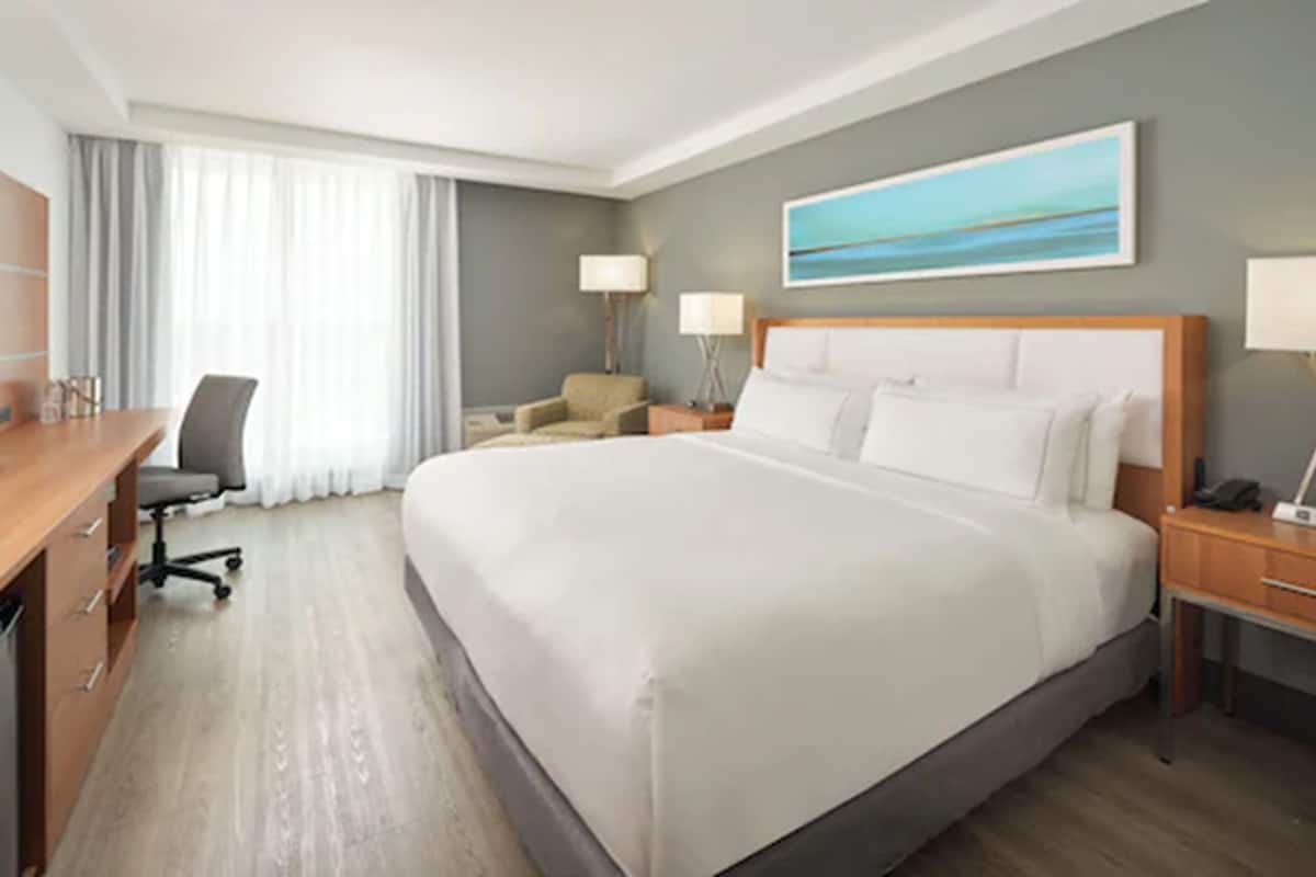 1 bedroom, premium bedding, down comforters, in-room safe