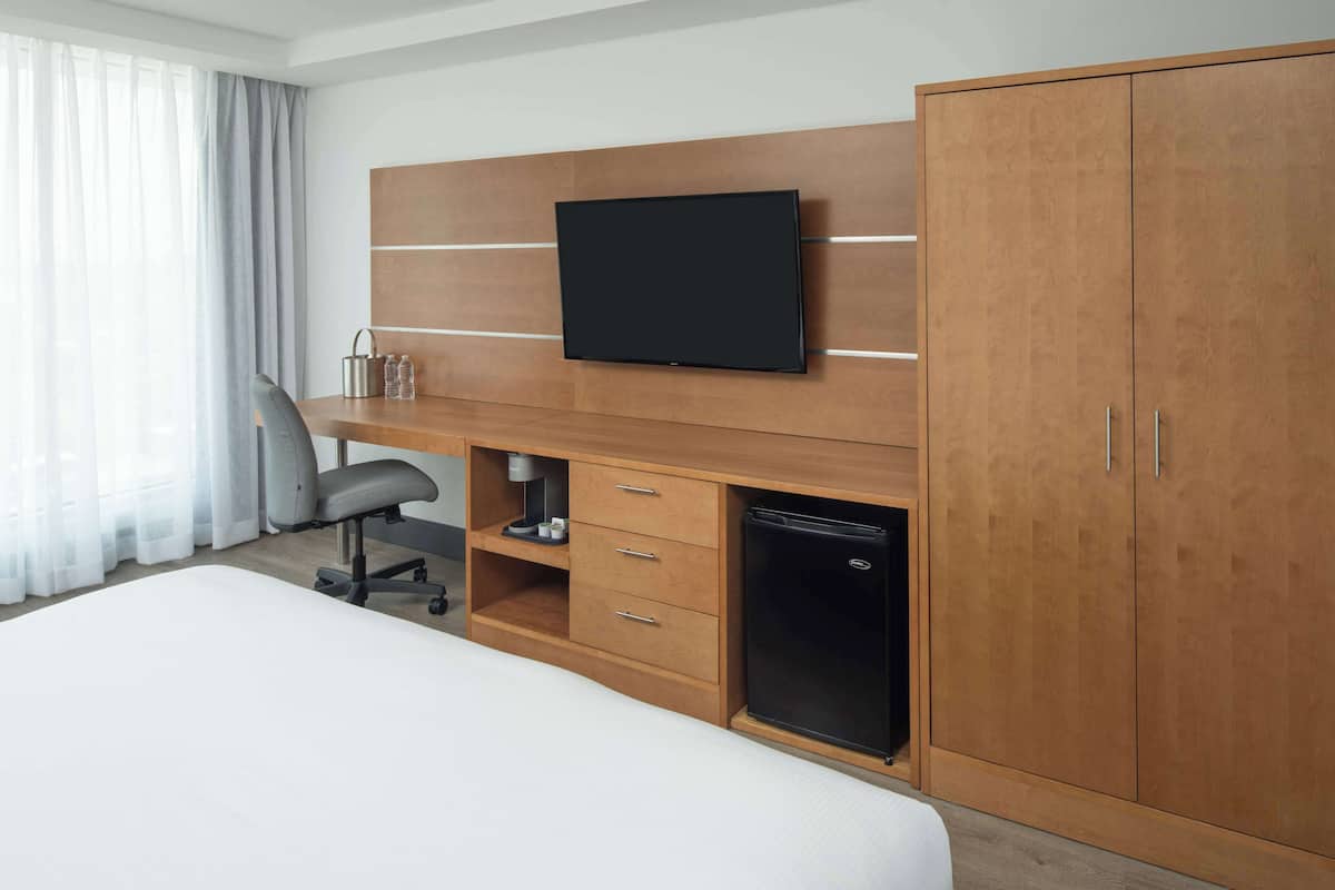 1 bedroom, premium bedding, down comforters, in-room safe