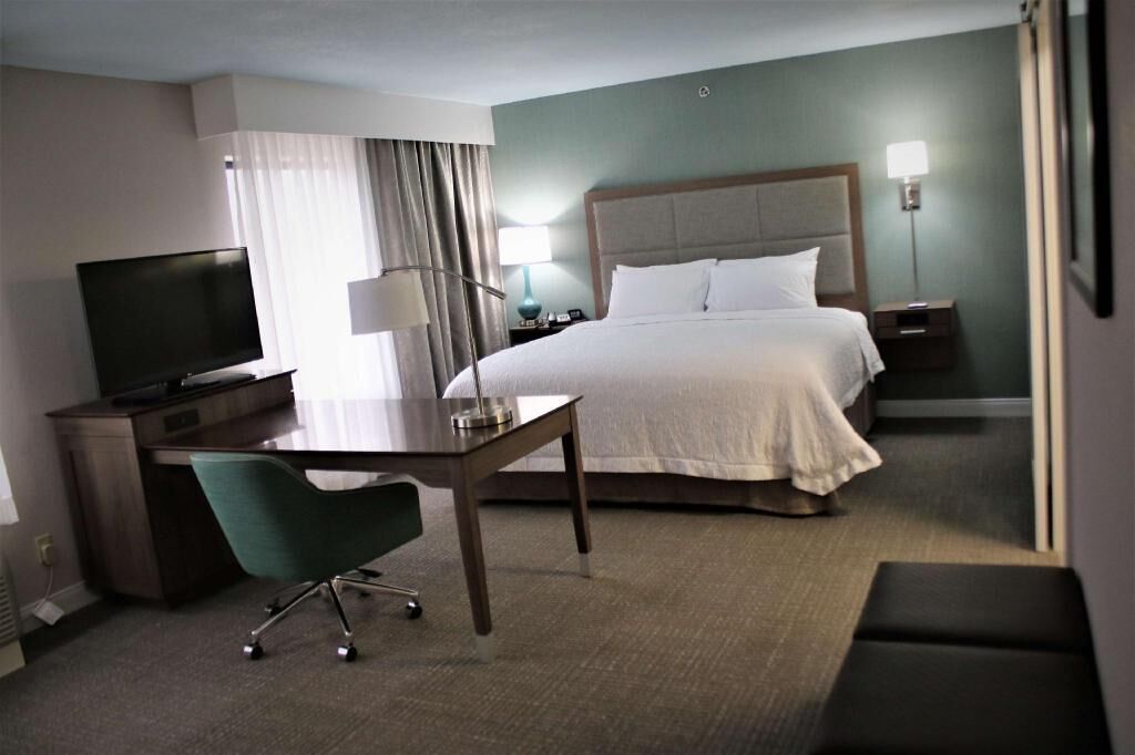 Coffres-forts dans les chambres, fer et planche à repasser