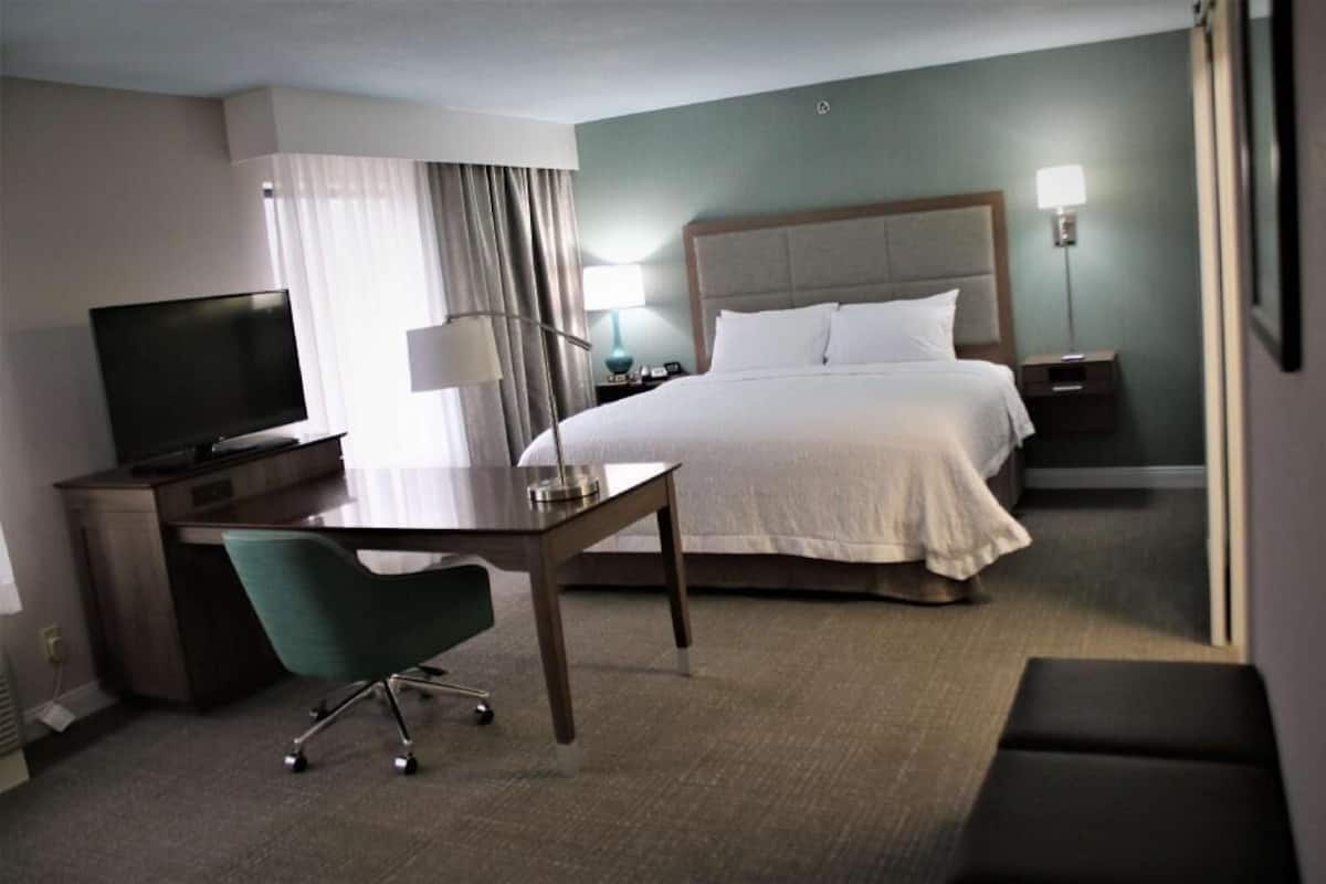 Coffres-forts dans les chambres, fer et planche Ă repasser