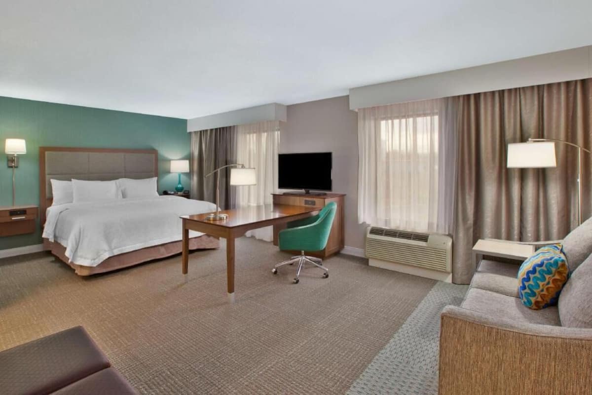 Coffres-forts dans les chambres, fer et planche Ă repasser