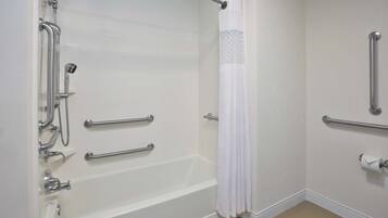 Produtos de toalete grátis, secador de cabelo, toalhas de banho