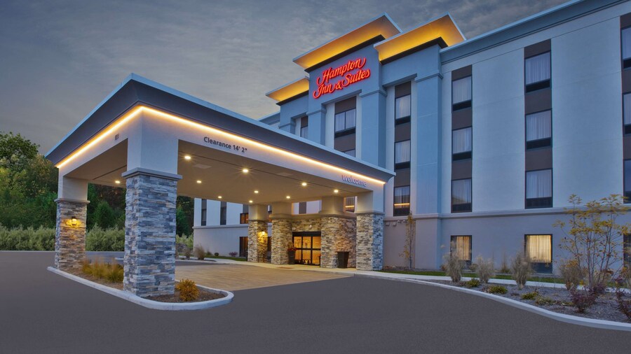 Hampton Inn & Suites Alliance