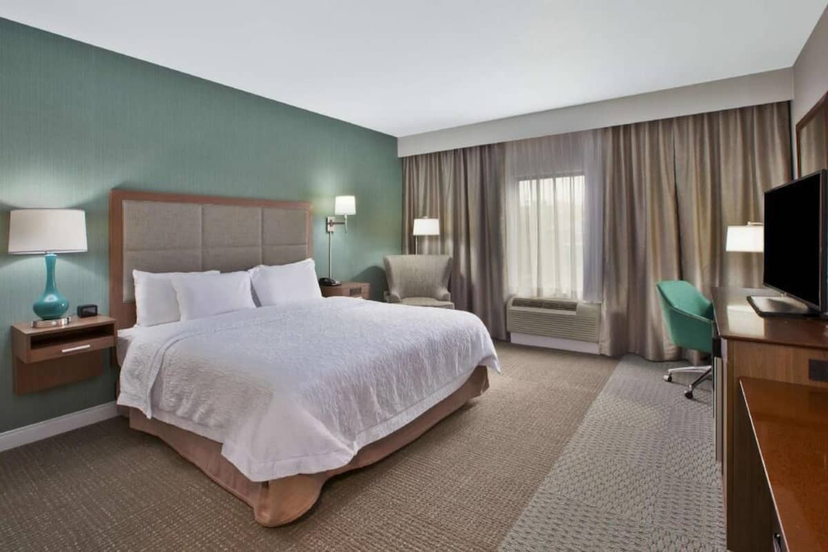 Coffres-forts dans les chambres, fer et planche Ă repasser