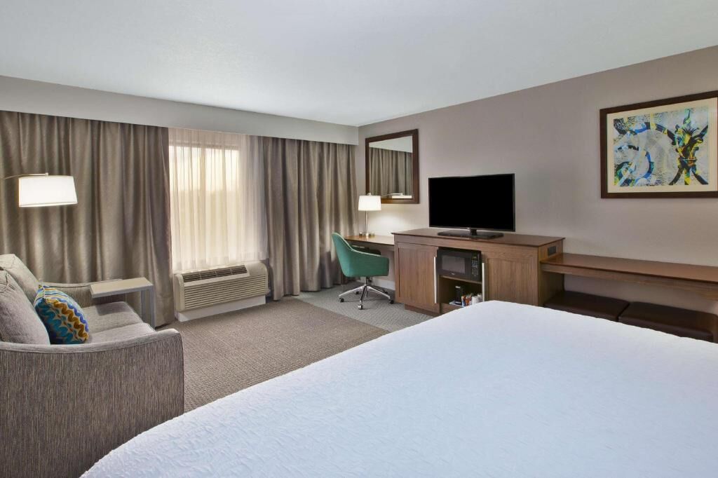 Coffres-forts dans les chambres, fer et planche à repasser