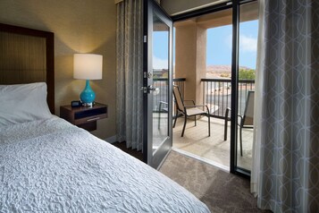 Studio, 1 King Bed, Non Smoking, Refrigerator & Microwave