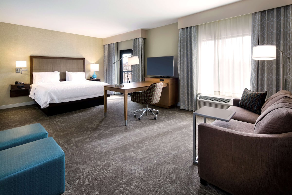 studio, 1 king bed, non smoking, refrigerator & microwave | desk, blackout curtains, iron/ironing board, free cots/infant beds