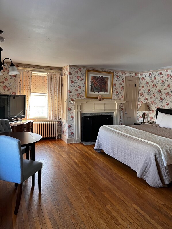 غرفة ديلوكس - سرير ملكي | مكواة/لوح كي وواي فاي مجانًا