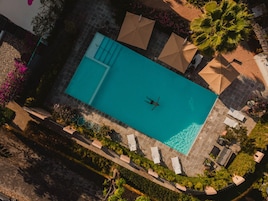Outdoor pool, pool umbrellas, sun loungers