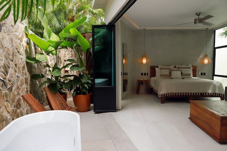 Wild Studio with Outdoor Bathroom | Terrace/patio