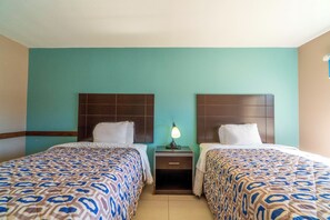 Rom, røyk (2 Full Beds) | Skrivebord, wi-fi (inkludert) og sengetøy
