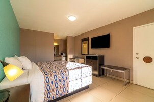 Habitación, 1 cama de matrimonio grande, no fumadores | Escritorio, wifi gratis, ropa de cama