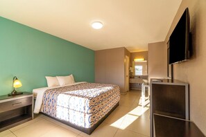 Room, 1 King Bed, Non Smoking | Desk, free WiFi, bed sheets - Woodfield Inn & Suites Hotel O, Yoakum TX 111 (Yoakum)