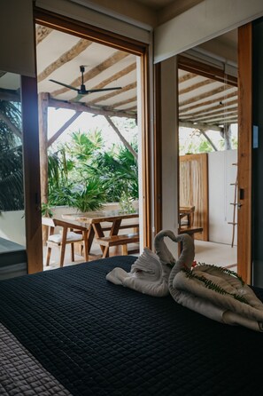 1 多间卧室、高档床上用品、客房内保险箱、免费 WiFi