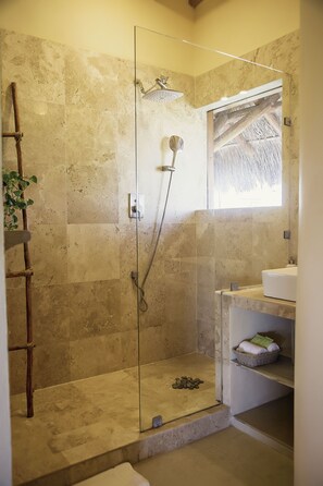 Shower, rainfall showerhead, free toiletries, hair dryer