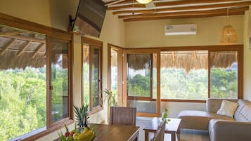 Departamento superior, 3 habitaciones | Vista al jardín