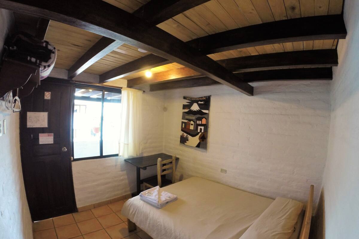 Ropa de cama de alta calidad y tabla de planchar con plancha