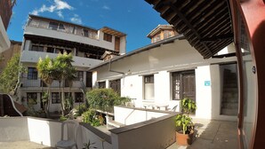 View from property - L'AUBERGE INN - Hostel (Quito)