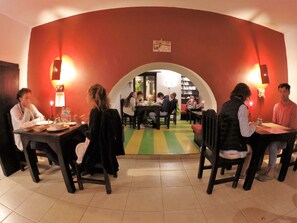 Restaurant - L'AUBERGE INN - Hostel (Quito)