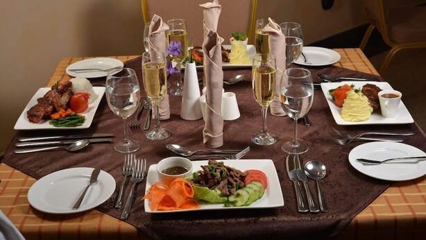 Dining - Summerdale Inn (Nairobi)