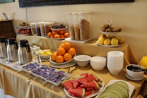 Free daily buffet breakfast  - Hotel Los Limoneros (Teulada)