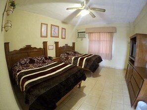 Quarto casal | Escrivaninha, Wi-Fi de cortesia