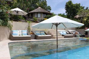 Outdoor pool - Coconut Beach Resort (BALI)