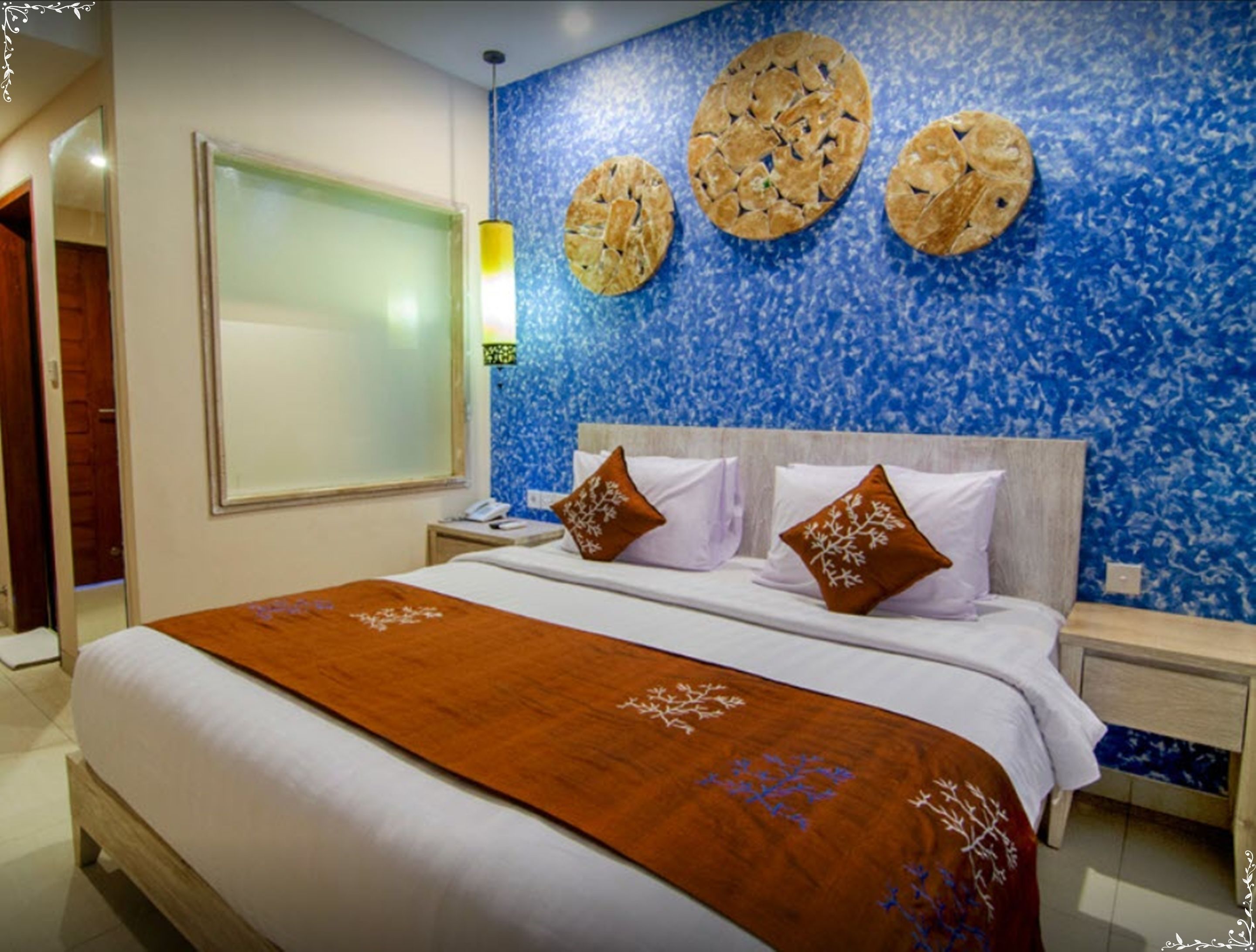 deluxe room | in-room safe, desk, blackout curtains, free wifi