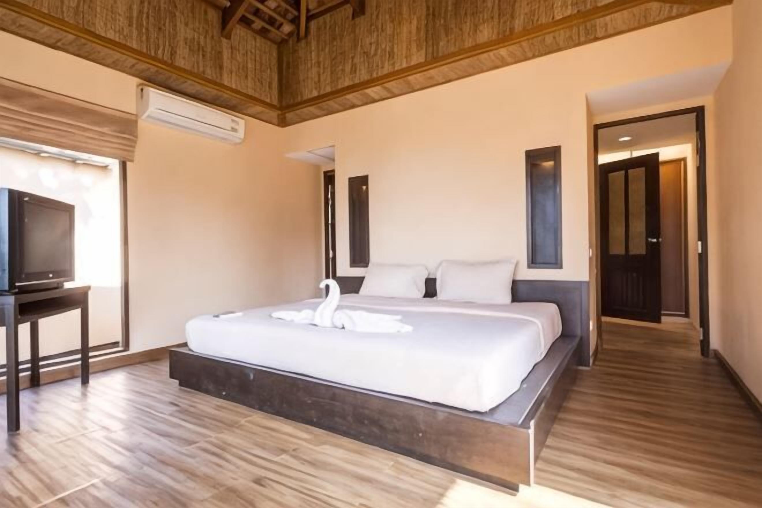 Frigobar, cofres nos quartos, escrivaninha, Wi-Fi de cortesia