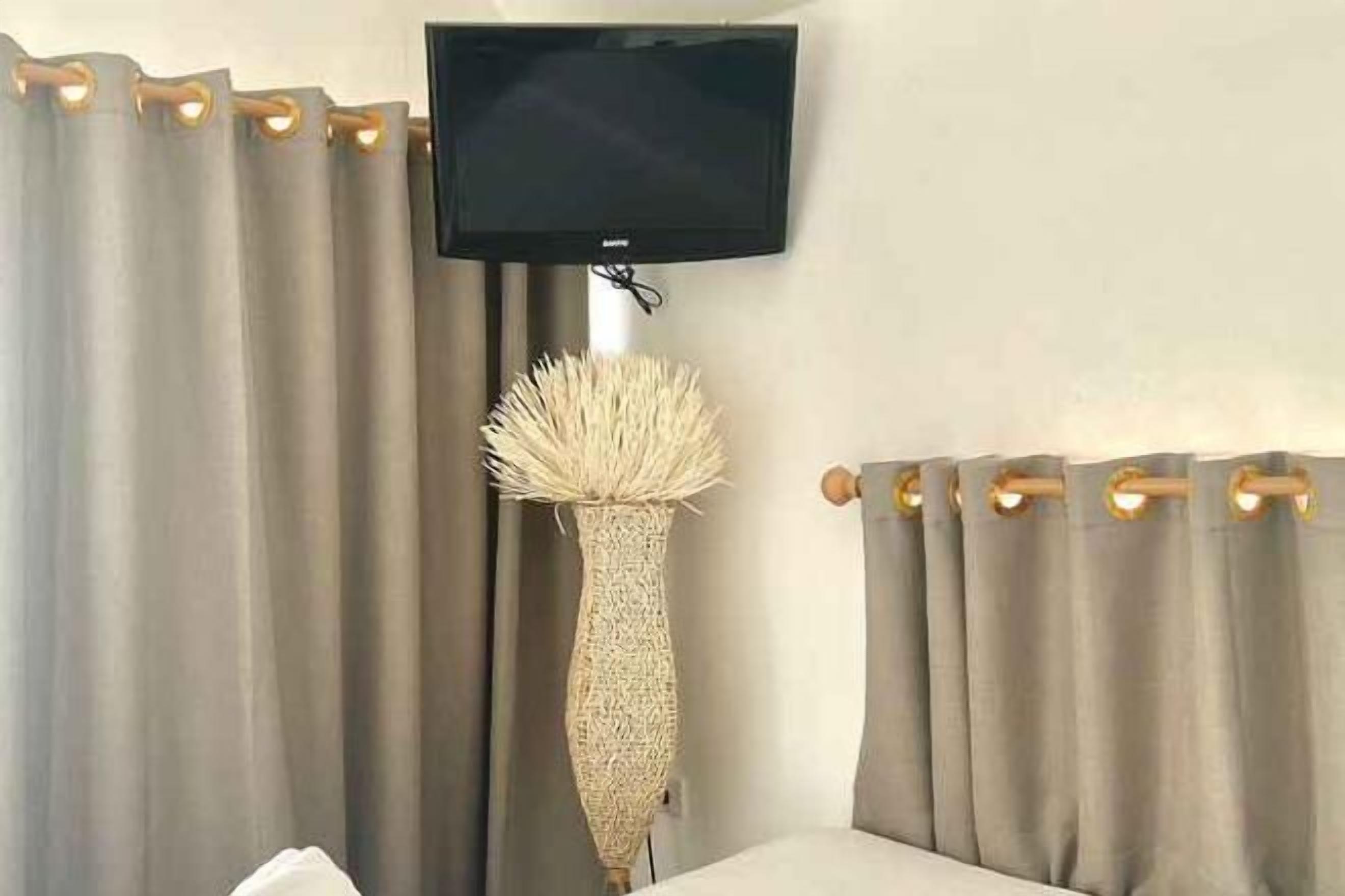 Minibar, Zimmersafe, Schreibtisch, kostenloses WLAN