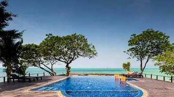 2 outdoor pools, sun loungers