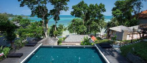 2 outdoor pools, sun loungers