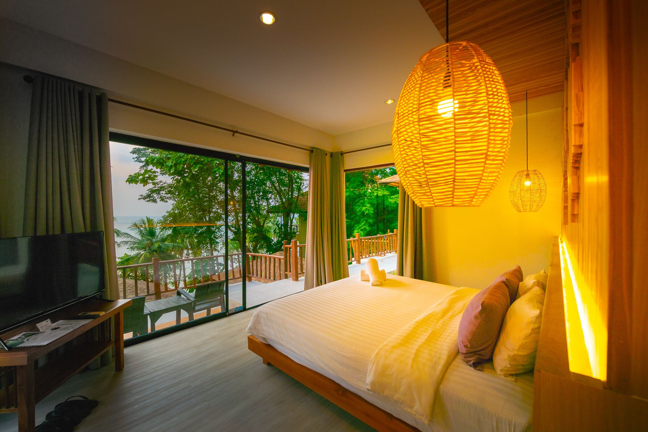 deluxe villa, 1 double bed, sea view | minibar, in-room safe, desk, free wifi