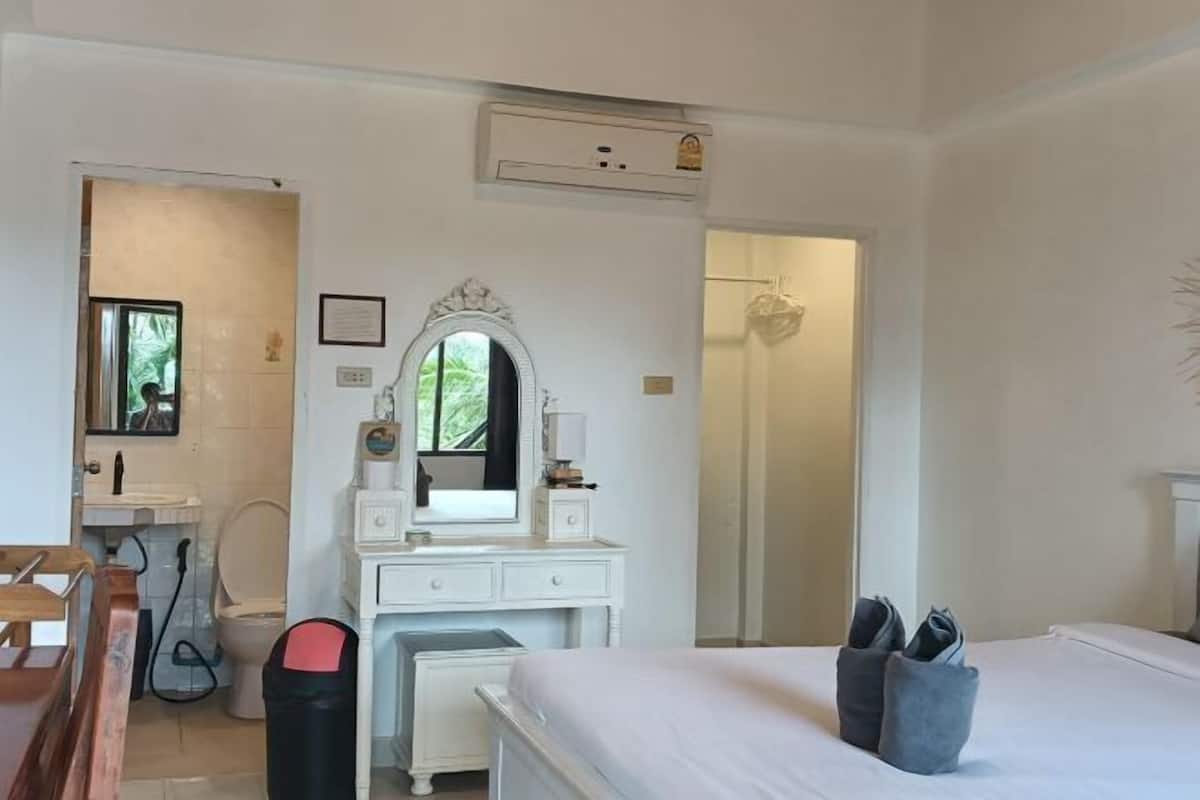 1 bedroom, individually furnished, free WiFi, bed sheets