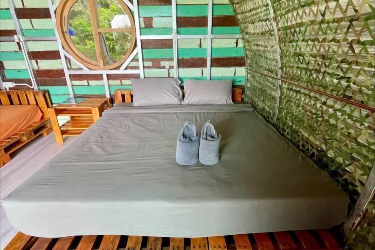 1 bedroom, individually furnished, free WiFi, bed sheets